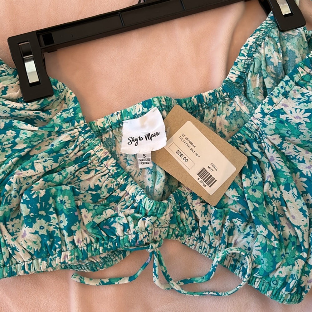 NWT Sky to Moon Top